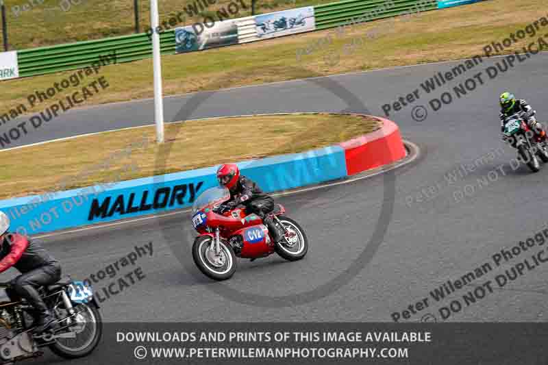 Vintage motorcycle club;eventdigitalimages;mallory park;mallory park trackday photographs;no limits trackdays;peter wileman photography;trackday digital images;trackday photos;vmcc festival 1000 bikes photographs